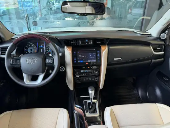 TOYOTA-HILUX SW4-2.8 SRX DIAMOND 4X4 7 LUGARES 16V TURBO INTERCOOLER DIESEL 4P AUTOMÁTICO TOYOTA-HILUX SW4-2018
