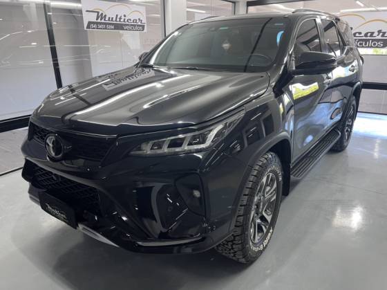 TOYOTA HILUX SW4 2.8 D-4D TURBO DIESEL DIAMOND 7L 4X4 AUTOMÁTICO