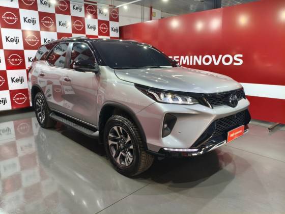 TOYOTA HILUX SW4 2.8 D-4D TURBO DIESEL DIAMOND 7L 4X4 AUTOMÁTICO