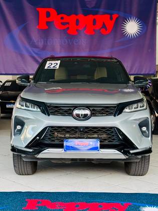 TOYOTA HILUX SW4 2.8 D-4D TURBO DIESEL DIAMOND 7L 4X4 AUTOMÁTICO