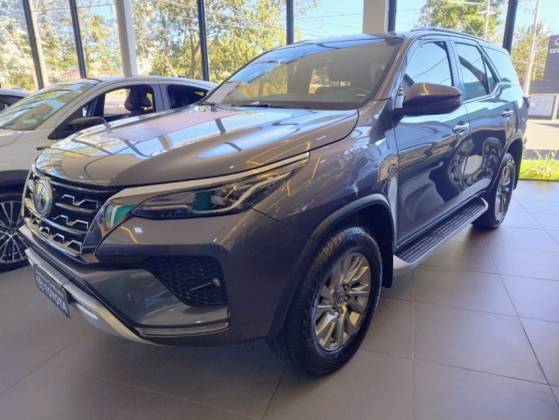 TOYOTA HILUX SW4 2.8 D-4D TURBO DIESEL SRX 4X4 AUTOMÁTICO