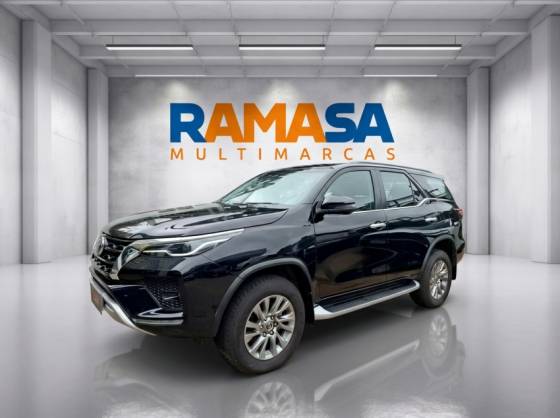 TOYOTA HILUX SW4 2.8 D-4D TURBO DIESEL SRX 4X4 AUTOMÁTICO