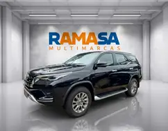 TOYOTA HILUX SW4 2.8 D-4D TURBO DIESEL SRX 4X4 AUTOMÁTICO TOYOTA HILUX SW4 2.8 D-4D TURBO DIESEL SRX 4X4 AUTOMÁTICO