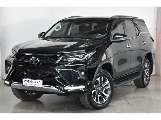 TOYOTA HILUX SW4 2.8 D-4D TURBO DIESEL SRX 4X4 AUTOMÁTICO