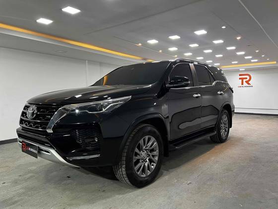 TOYOTA HILUX SW4 2.8 D-4D TURBO DIESEL SRX 7L 4X4 AUTOMÁTICO