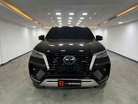 TOYOTA-HILUX SW4-2.8 D-4D TURBO DIESEL SRX 7L 4X4 AUTOMÁTICO TOYOTA-HILUX SW4-2020