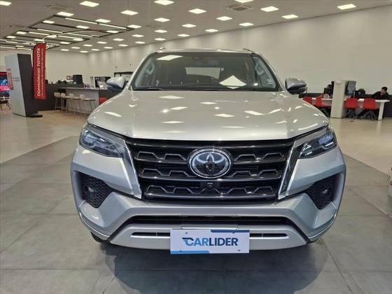 TOYOTA HILUX SW4 2.8 D-4D TURBO DIESEL SRX 7L 4X4 AUTOMÁTICO