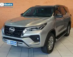 TOYOTA HILUX SW4 2.8 D-4D TURBO DIESEL SRX 7L 4X4 AUTOMÁTICO TOYOTA HILUX SW4 2.8 D-4D TURBO DIESEL SRX 7L 4X4 AUTOMÁTICO