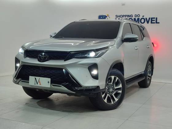 TOYOTA HILUX SW4 2.8 D-4D TURBO DIESEL SRX PLATINUM 4X4 AUTOMÁTICO