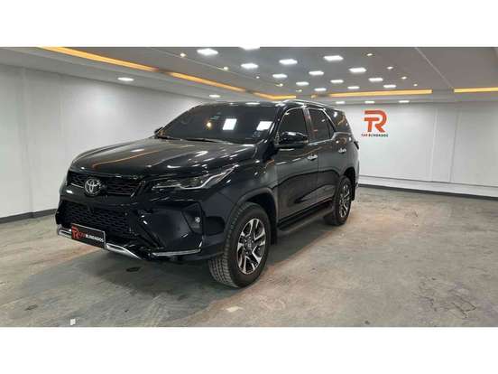 TOYOTA-HILUX SW4-2024