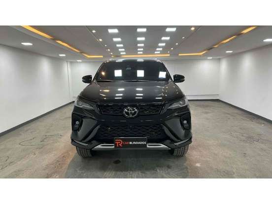 TOYOTA-HILUX SW4-2024