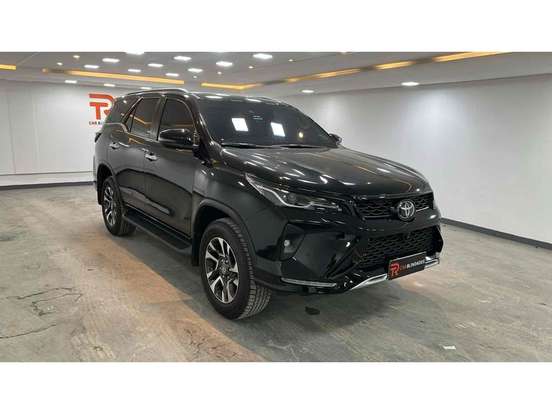 TOYOTA-HILUX SW4-2024