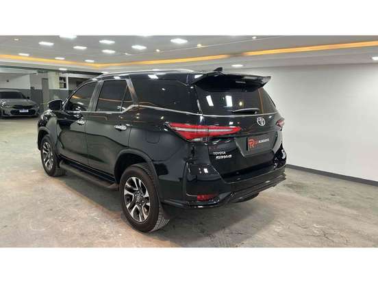 TOYOTA-HILUX SW4-2024