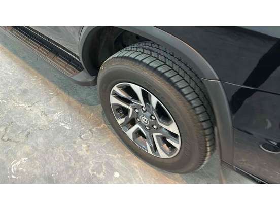TOYOTA-HILUX SW4-2.8 D-4D TURBO DIESEL SRX PLATINUM 7L 4X4 AUTOMÁTICO TOYOTA-HILUX SW4-2024