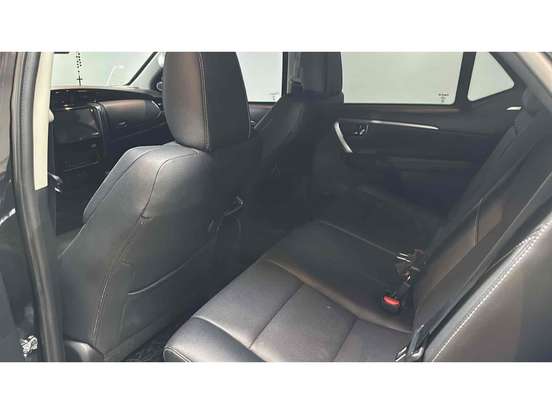 TOYOTA-HILUX SW4-2024