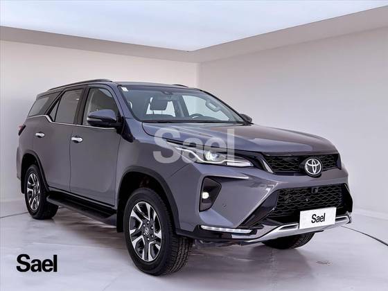 TOYOTA HILUX SW4 2.8 D-4D TURBO DIESEL SRX PLATINUM 7L 4X4 AUTOMÁTICO