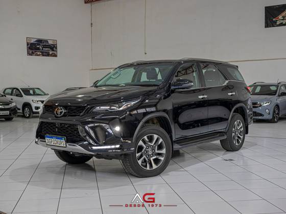 TOYOTA HILUX SW4 2.8 D-4D TURBO DIESEL SRX PLATINUM 7L 4X4 AUTOMÁTICO