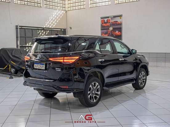TOYOTA-HILUX SW4-2.8 D-4D TURBO DIESEL SRX PLATINUM 7L 4X4 AUTOMÁTICO TOYOTA-HILUX SW4-2024