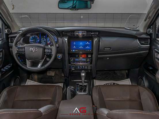 TOYOTA-HILUX SW4-2024