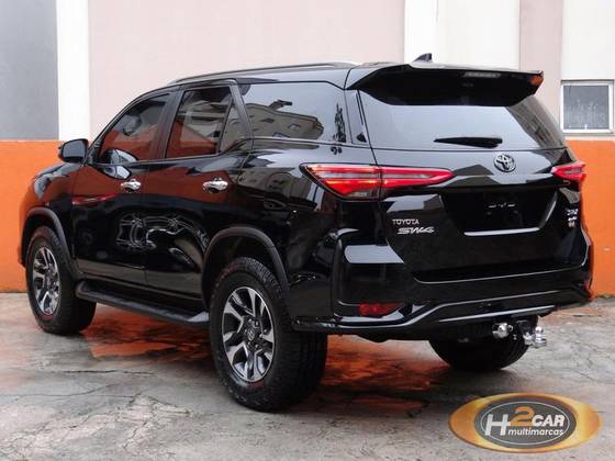 TOYOTA HILUX SW4 2.8 D-4D TURBO DIESEL SRX PLATINUM 7L 4X4 AUTOMÁTICO