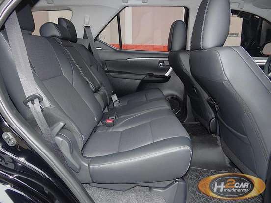 TOYOTA-HILUX SW4-2.8 D-4D TURBO DIESEL SRX PLATINUM 7L 4X4 AUTOMÁTICO TOYOTA-HILUX SW4-2025