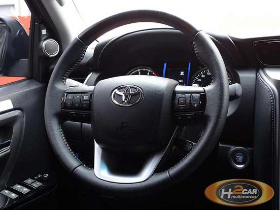 TOYOTA-HILUX SW4-2.8 D-4D TURBO DIESEL SRX PLATINUM 7L 4X4 AUTOMÁTICO TOYOTA-HILUX SW4-2025