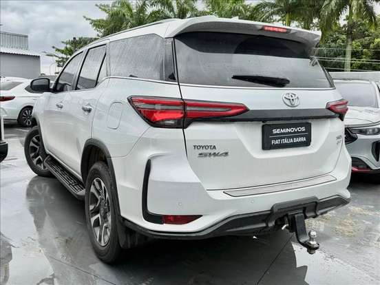TOYOTA-HILUX SW4-2025