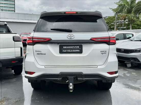 TOYOTA-HILUX SW4-2025