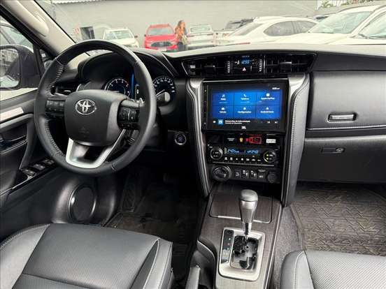TOYOTA-HILUX SW4-2.8 D-4D TURBO DIESEL SRX PLATINUM 7L 4X4 AUTOMÁTICO TOYOTA-HILUX SW4-2025