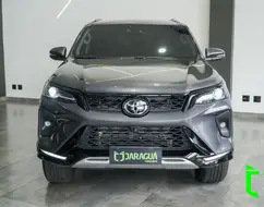 TOYOTA HILUX SW4 2.8 D-4D TURBO DIESEL SRX PLATINUM 7L 4X4 AUTOMÁTICO TOYOTA HILUX SW4 2.8 D-4D TURBO DIESEL SRX PLATINUM 7L 4X4 AUTOMÁTICO