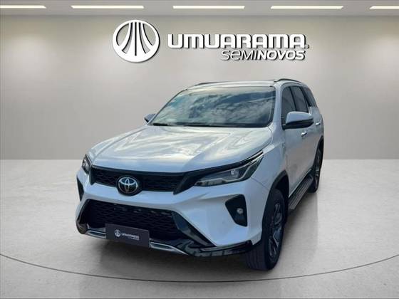 TOYOTA HILUX SW4 2.8 D-4D TURBO DIESEL SRX PLATINUM 7L 4X4 AUTOMÁTICO