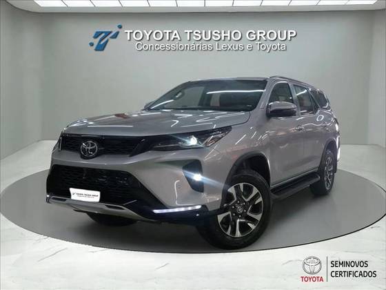 TOYOTA HILUX SW4 2.8 D-4D TURBO DIESEL SRX PLATINUM 7L 4X4 AUTOMÁTICO