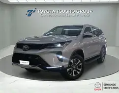 TOYOTA HILUX SW4 2.8 D-4D TURBO DIESEL SRX PLATINUM 7L 4X4 AUTOMÁTICO TOYOTA HILUX SW4 2.8 D-4D TURBO DIESEL SRX PLATINUM 7L 4X4 AUTOMÁTICO