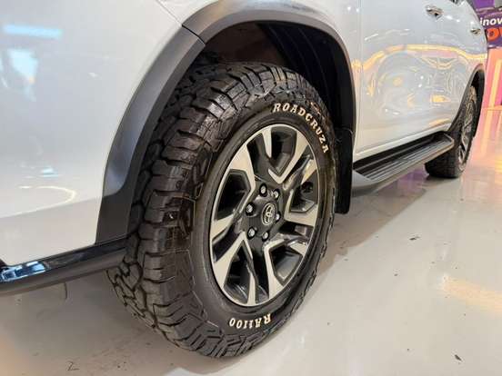 TOYOTA-HILUX SW4-2025
