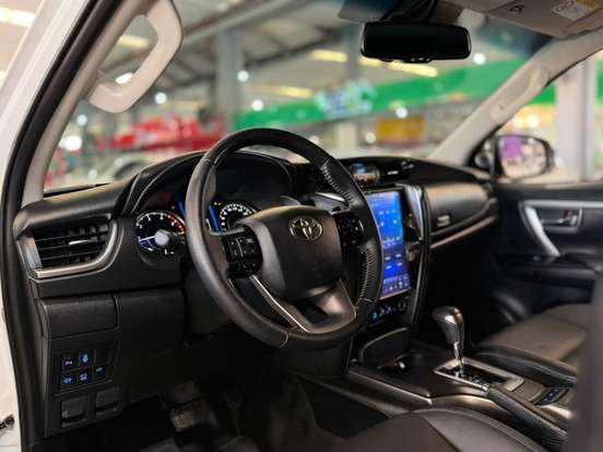 TOYOTA-HILUX SW4-2025