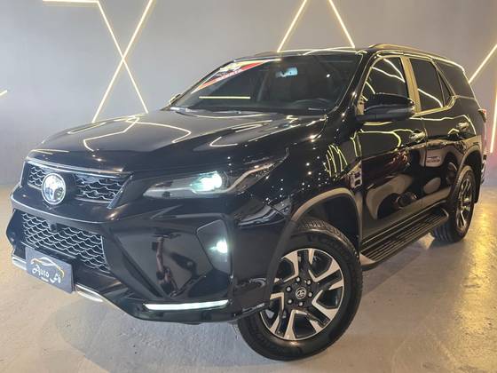 TOYOTA HILUX SW4 2.8 D-4D TURBO DIESEL SRX PLATINUM 7L 4X4 AUTOMÁTICO