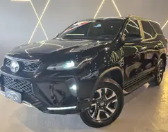 TOYOTA HILUX SW4 2.8 D-4D TURBO DIESEL SRX PLATINUM 7L 4X4 AUTOMÁTICO TOYOTA HILUX SW4 2.8 D-4D TURBO DIESEL SRX PLATINUM 7L 4X4 AUTOMÁTICO
