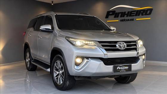 TOYOTA HILUX SW4 2.8 SRX 4X4 16V TURBO INTERCOOLER DIESEL 4P AUTOMÁTICO