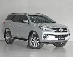 TOYOTA HILUX SW4 2.8 SRX 4X4 16V TURBO INTERCOOLER DIESEL 4P AUTOMÁTICO TOYOTA HILUX SW4 2.8 SRX 4X4 16V TURBO INTERCOOLER DIESEL 4P AUTOMÁTICO