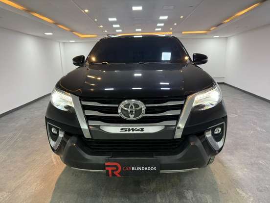 TOYOTA-HILUX SW4-2.8 SRX 4X4 7 LUGARES 16V TURBO INTERCOOLER DIESEL 4P AUTOMÁTICO TOYOTA-HILUX SW4-2020