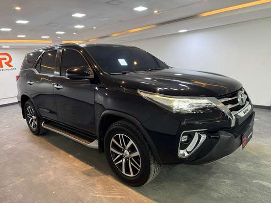 TOYOTA-HILUX SW4-2020