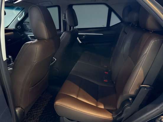 TOYOTA-HILUX SW4-2020