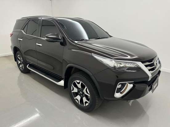 TOYOTA-HILUX SW4-2020