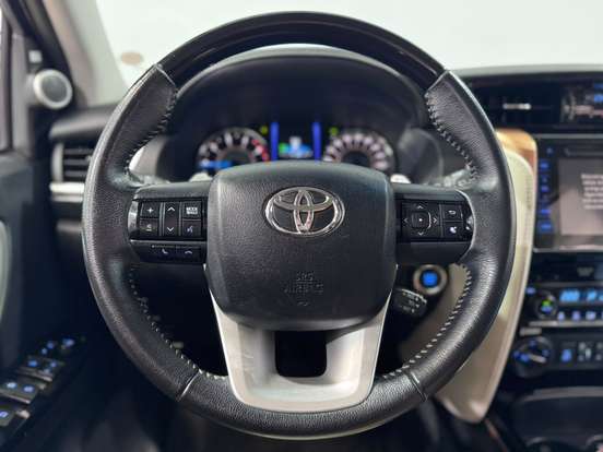 TOYOTA-HILUX SW4-2.8 SRX DIAMOND 4X4 7 LUGARES 16V TURBO INTERCOOLER DIESEL 4P AUTOMÁTICO TOYOTA-HILUX SW4-2018