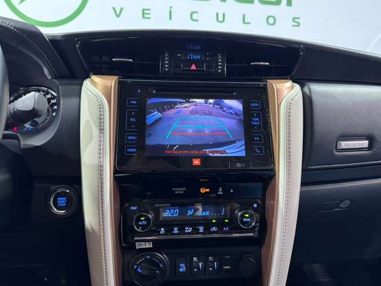 TOYOTA-HILUX SW4-2.8 SRX DIAMOND 4X4 7 LUGARES 16V TURBO INTERCOOLER DIESEL 4P AUTOMÁTICO TOYOTA-HILUX SW4-2018