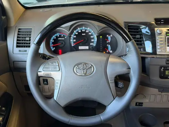 TOYOTA-HILUX SW4-2012