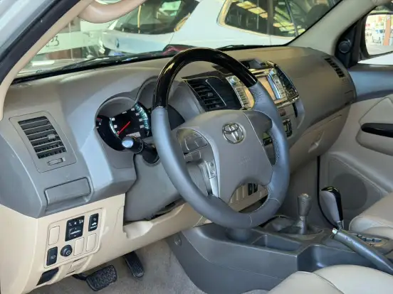 TOYOTA-HILUX SW4-2012