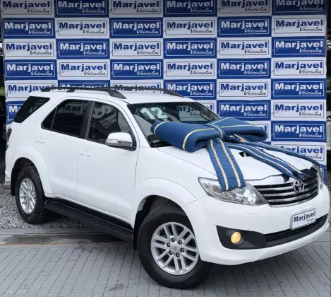 TOYOTA HILUX SW4 3.0 SRV 4X4 7 LUGARES 16V TURBO INTERCOOLER DIESEL 4P AUTOMÁTICO