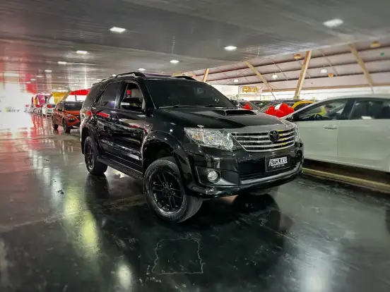 TOYOTA-HILUX SW4-2014