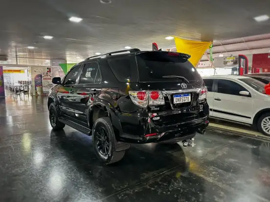 TOYOTA-HILUX SW4-2014